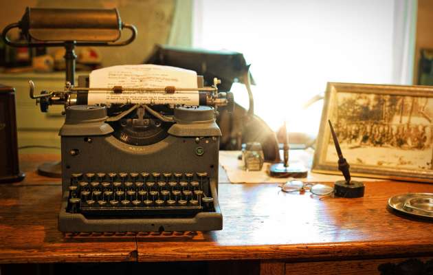 typewriter-g9934c45c7_1920